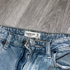 Abercrombie & Fitch Light Wash Women’s Straight Jeans